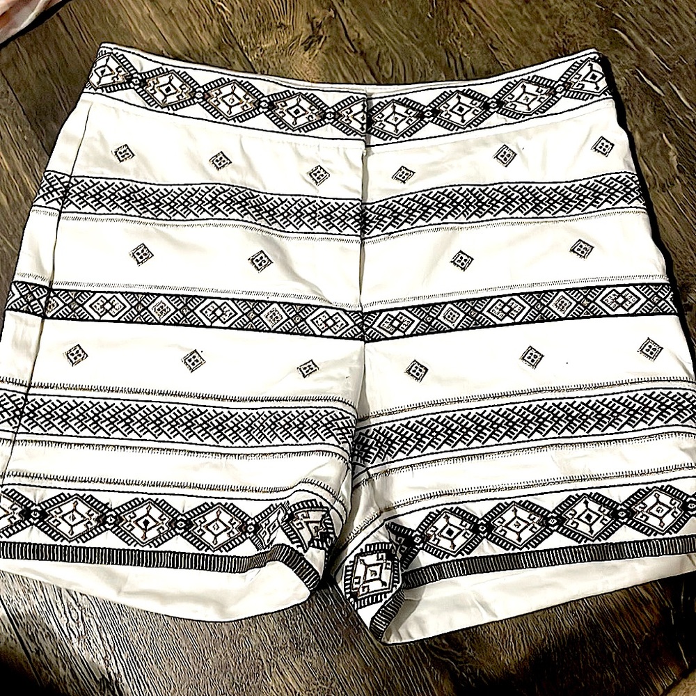 White House black market “the 5 in short” size 0